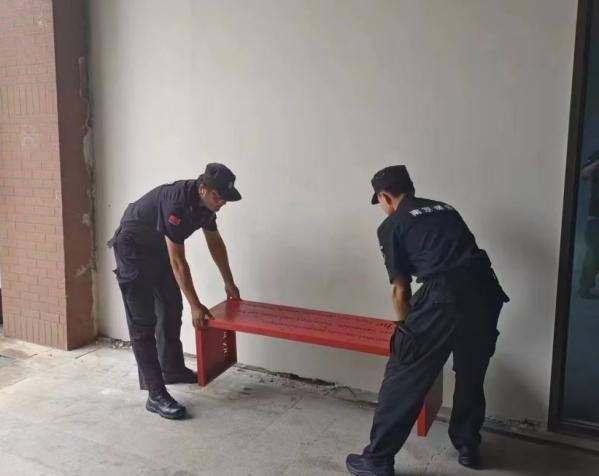 C:/Users/BA/Desktop/風(fēng)雨過后南京保安迅速行動，恢復(fù)安“寧”面貌/6.jpg6