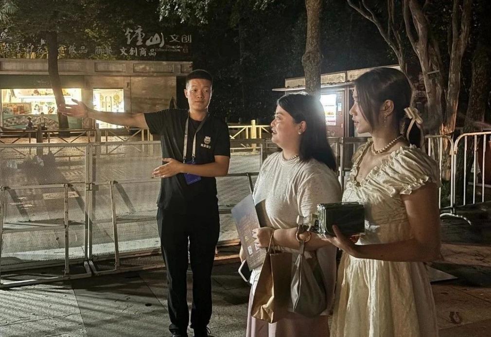 C:/Users/BA/Desktop/“安保鐵軍、硬核保障”2024系列報(bào)道四十三——月滿中秋，南京市保安服務(wù)有限公司圓滿護(hù)航“2024 南京森林音樂(lè)會(huì)”/6.jpg6