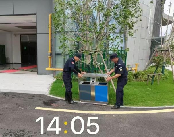 C:/Users/BA/Desktop/風(fēng)雨過后南京保安迅速行動，恢復(fù)安“寧”面貌/4.jpg4