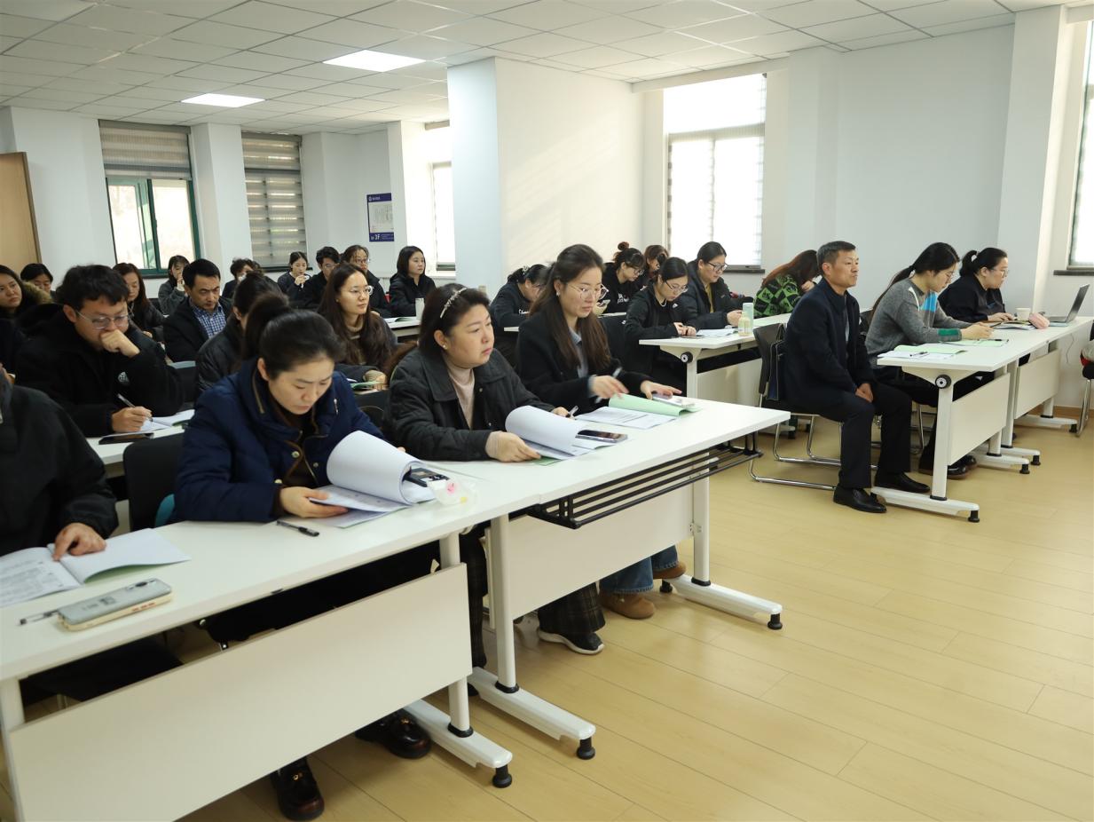 E:/25.12.10后 上傳網(wǎng)站留存/學(xué)新規(guī)強(qiáng)技能 防風(fēng)險促合規(guī)——南京市保安服務(wù)有限公司舉辦新增值稅法專題培訓(xùn)/照片/IMG_9380_副本.jpgIMG_9380_副本