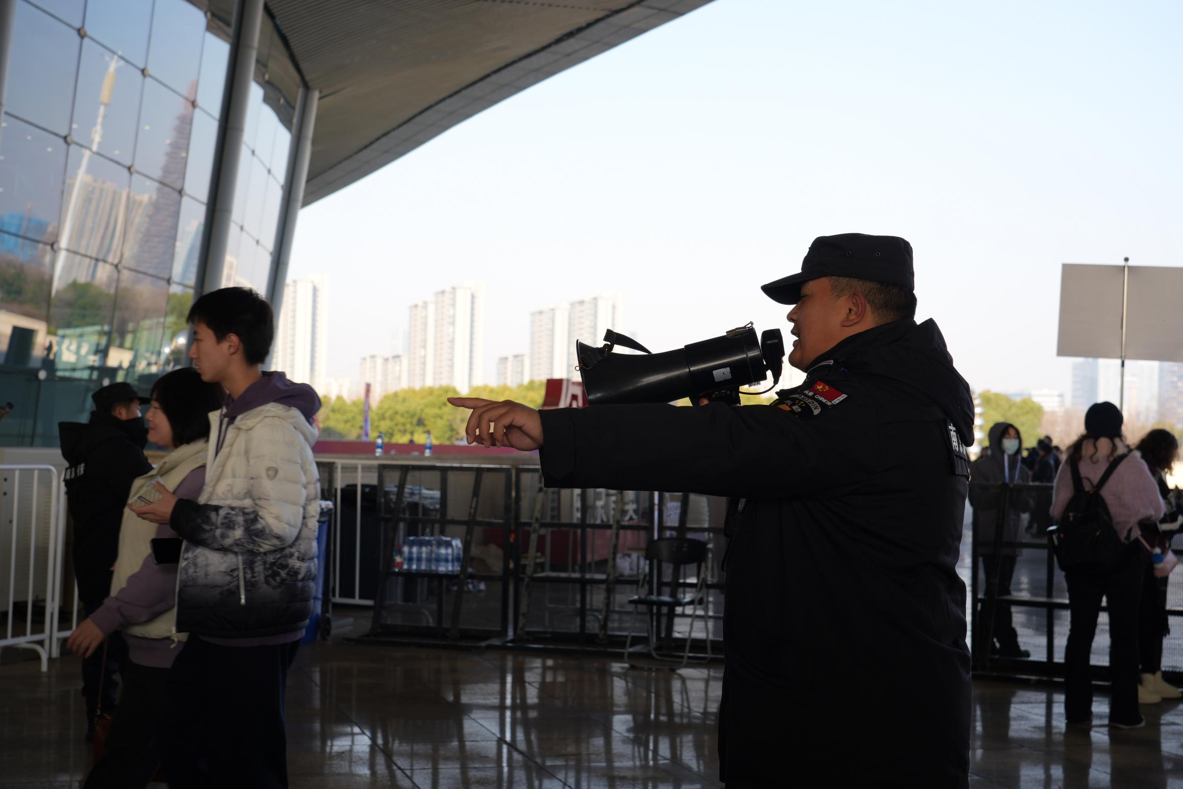 E:/25.12.10后 上傳網(wǎng)站留存/“安保鐵軍、硬核保障”2025系列報(bào)道四十一——乒超巔峰對(duì)決耀金陵 南京市保硬核護(hù)航筑平安/DSC06342.JPGDSC06342